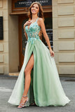 Vestido de fiesta de tul verde claro con cuello en V de línea A con apliques